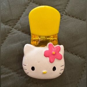 Hello Kitty Clip/ magnet- White and Pink